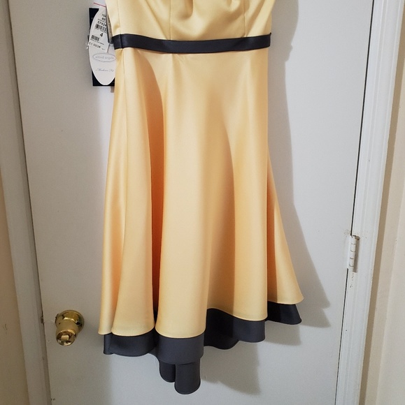 Dress - Picture 2 of 3